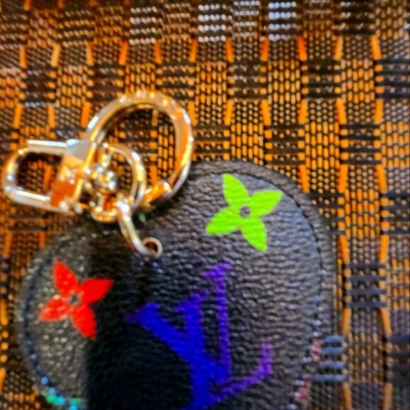 Authentic Louis Vuitton Monogram Heart Charm - Picture 7 of 12